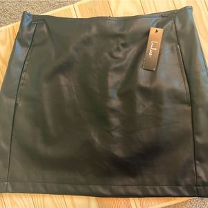 Black leather mini skirt with side pockets